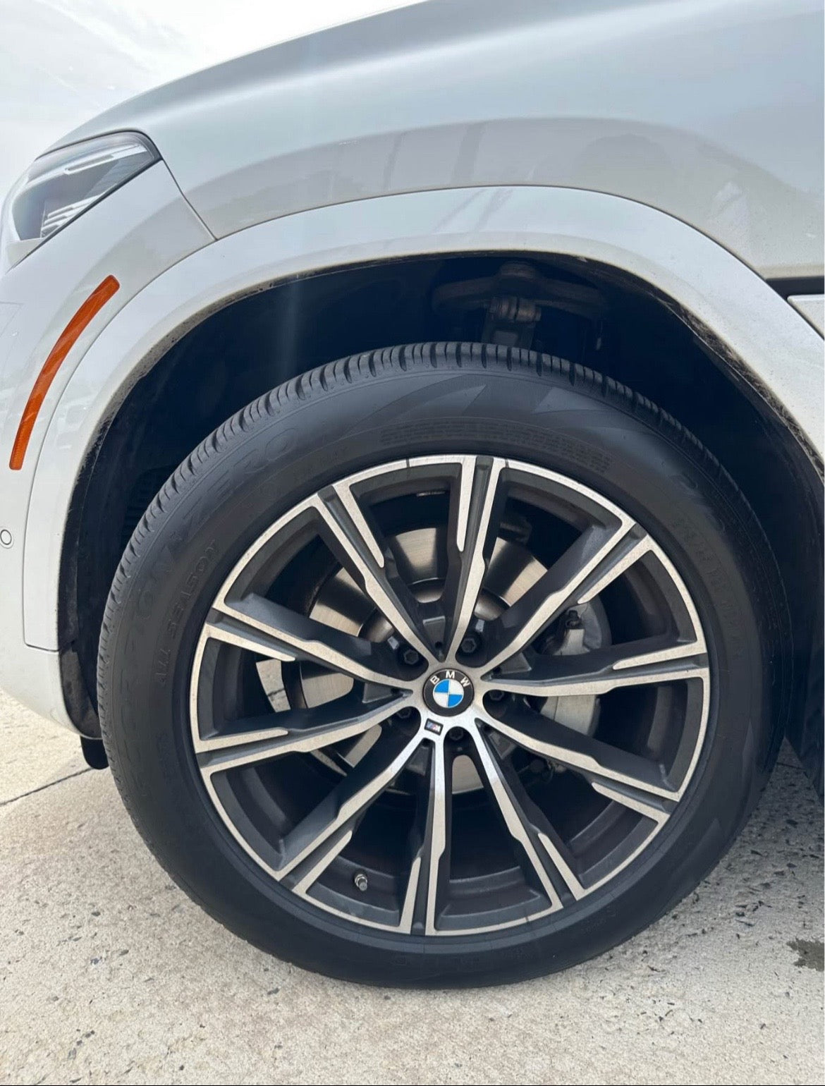 2023 BMW X6 xDrive40i