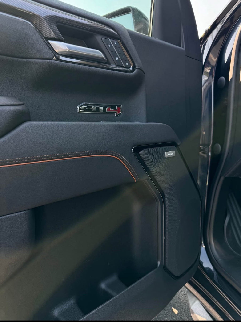 2023 GMC Sierra AT4
