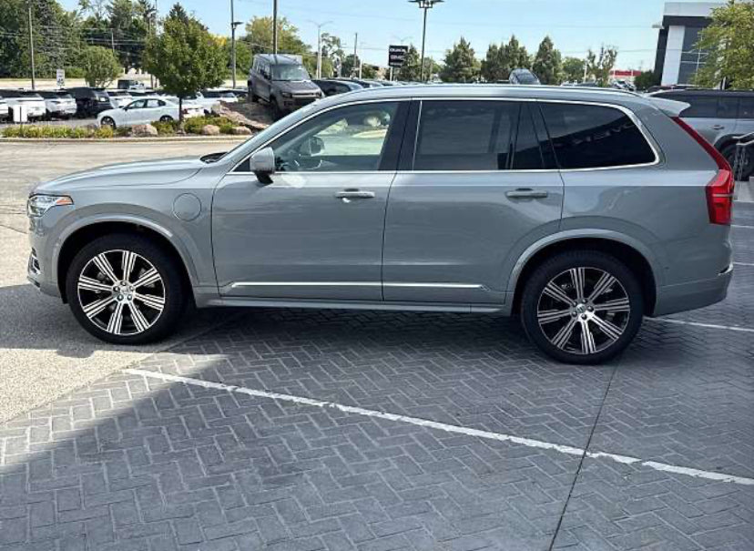 2025 Volvo XC90 T8 Plus Bright Theme