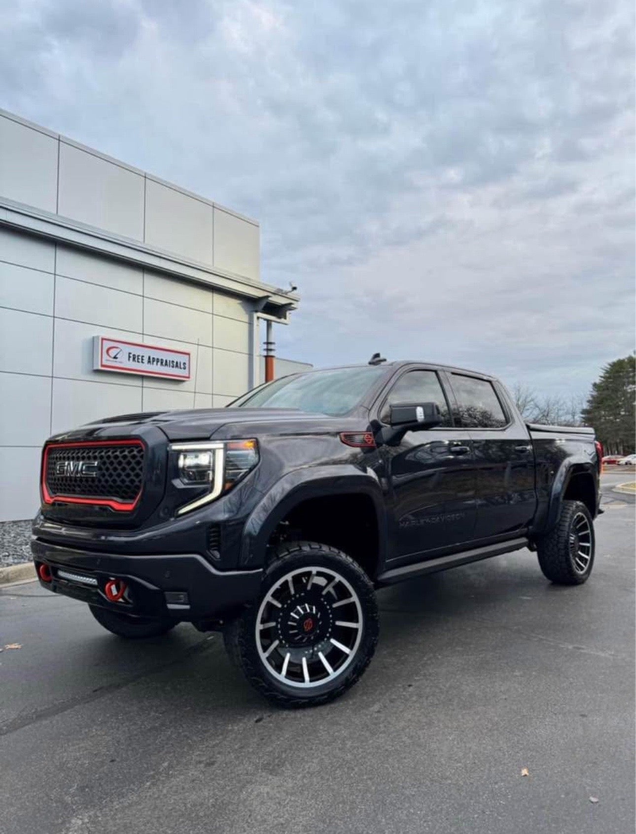 2023 GMC Sierra AT4