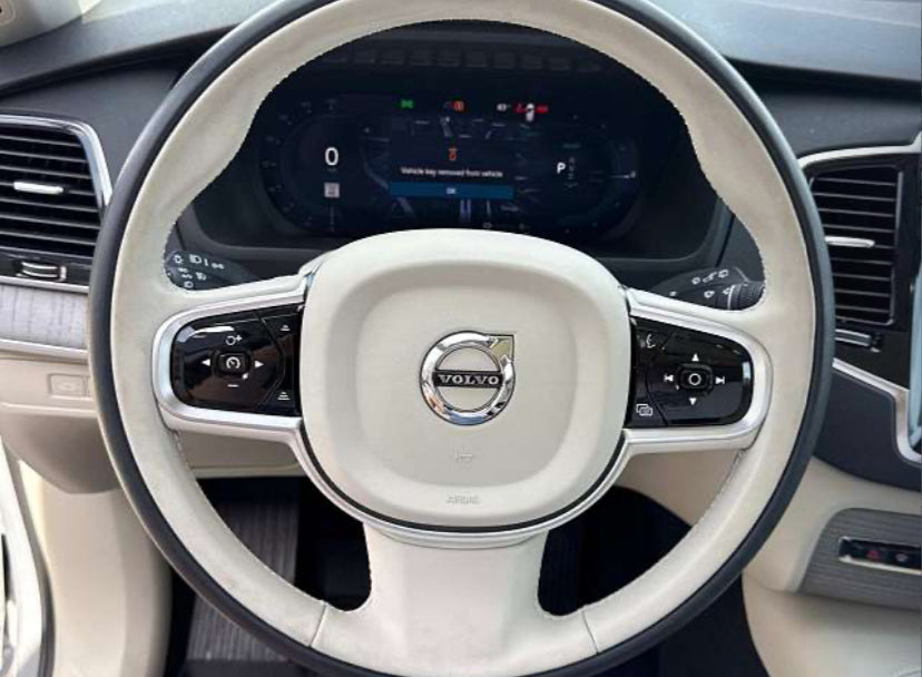 2025 Volvo XC90 T8 Plus Bright Theme