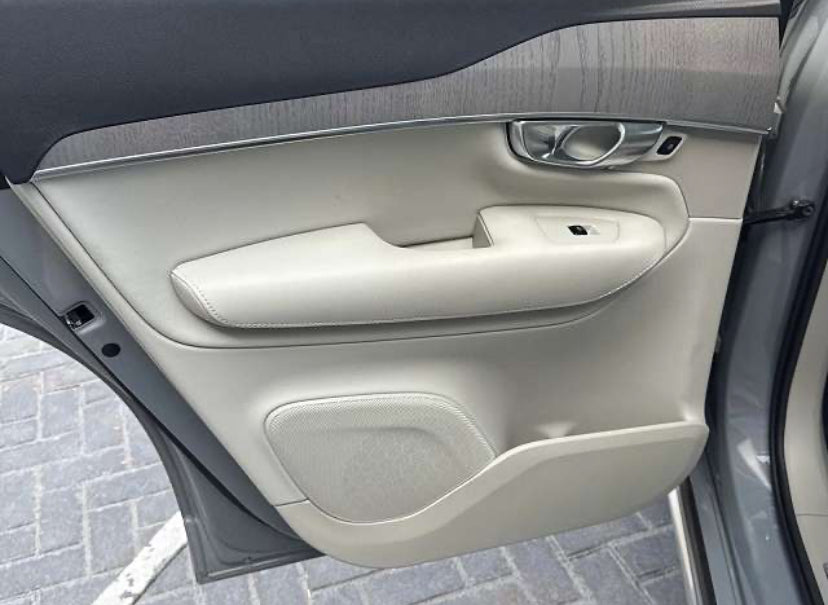 2025 Volvo XC90 T8 Plus Bright Theme