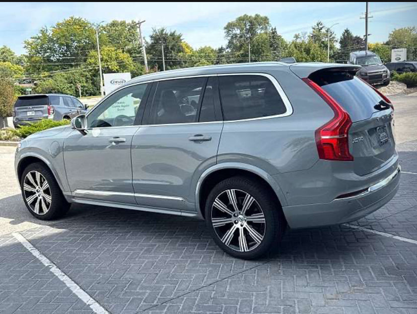 2025 Volvo XC90 T8 Plus Bright Theme